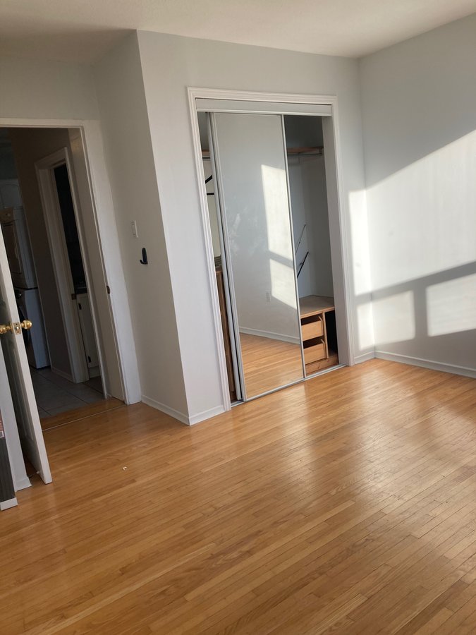 558 Perth Avenue - Photo 8