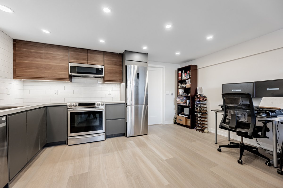 470 Rhodes Avenue - Photo 1