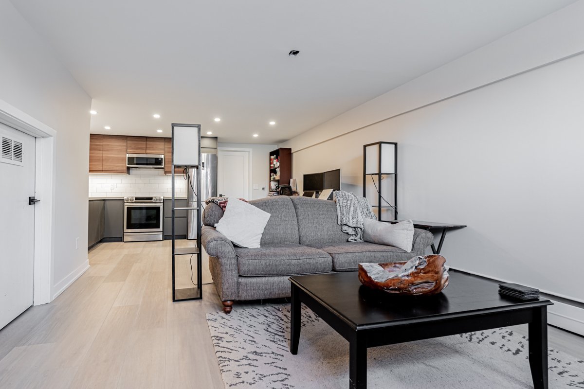 470 Rhodes Avenue - Photo 3