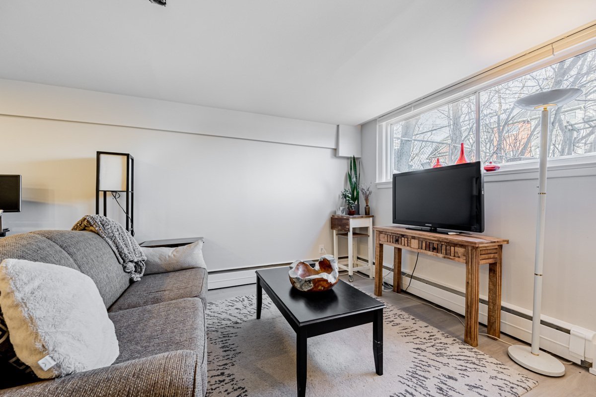 470 Rhodes Avenue - Photo 4