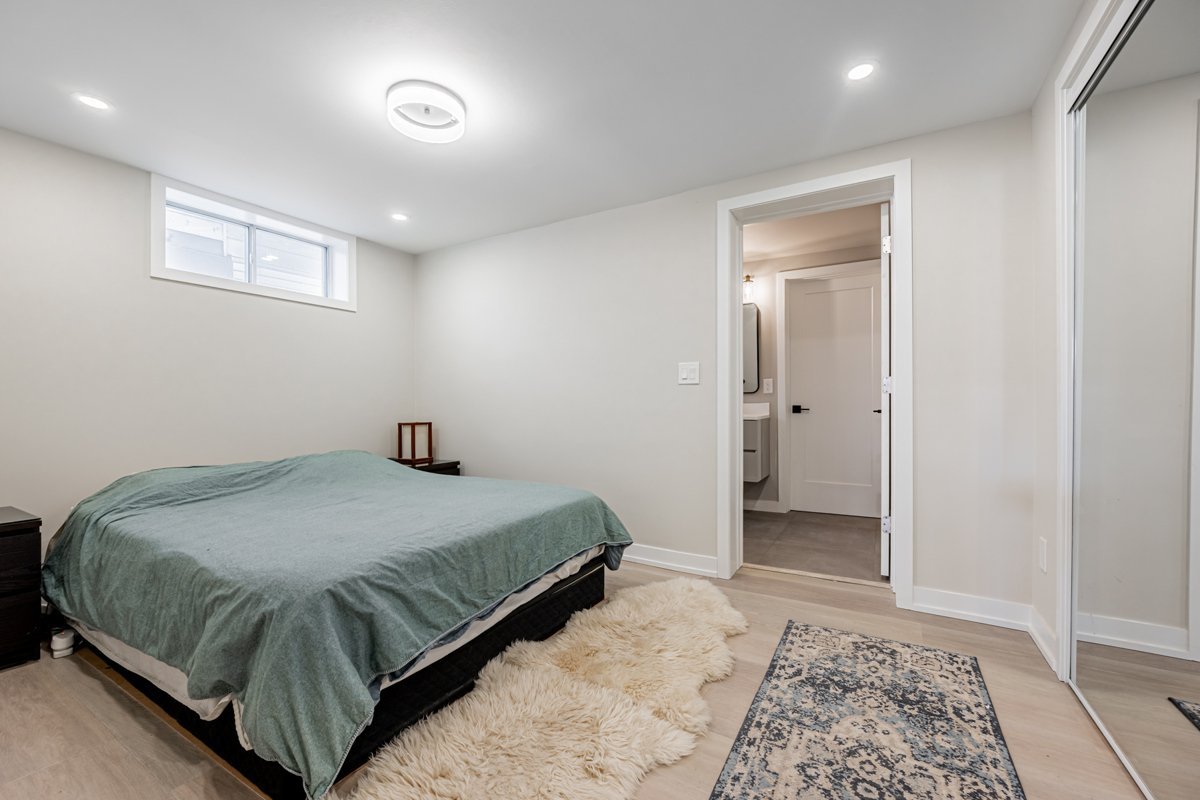 470 Rhodes Avenue - Photo 9