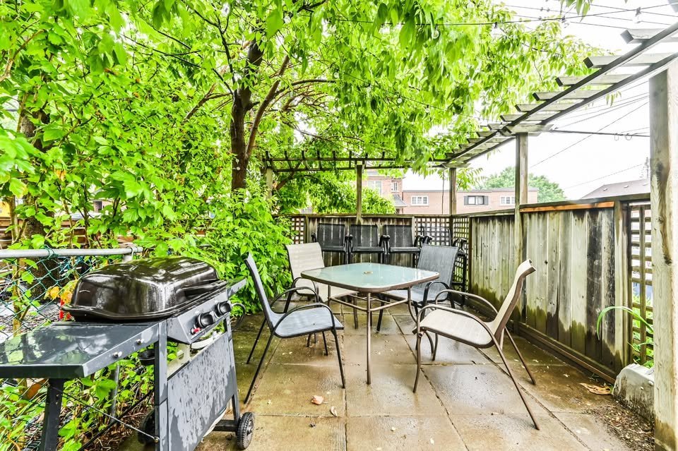470 Rhodes Avenue - Photo 11