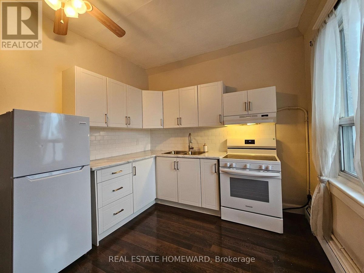 A - 733 PAPE AVENUE - Photo 2