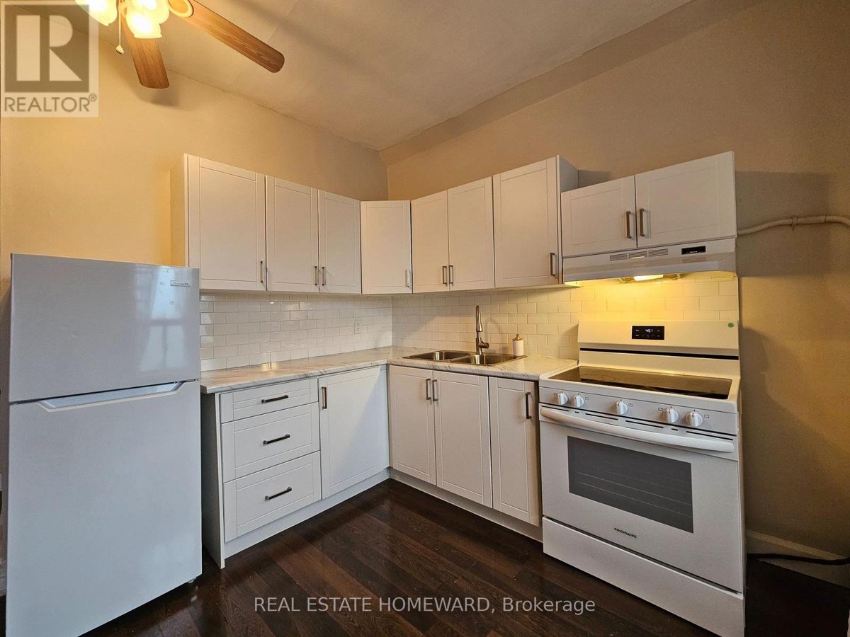 A - 733 PAPE AVENUE - Photo 3