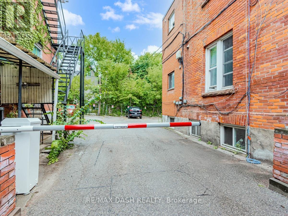 B2 - 663 HURON STREET - Photo 3