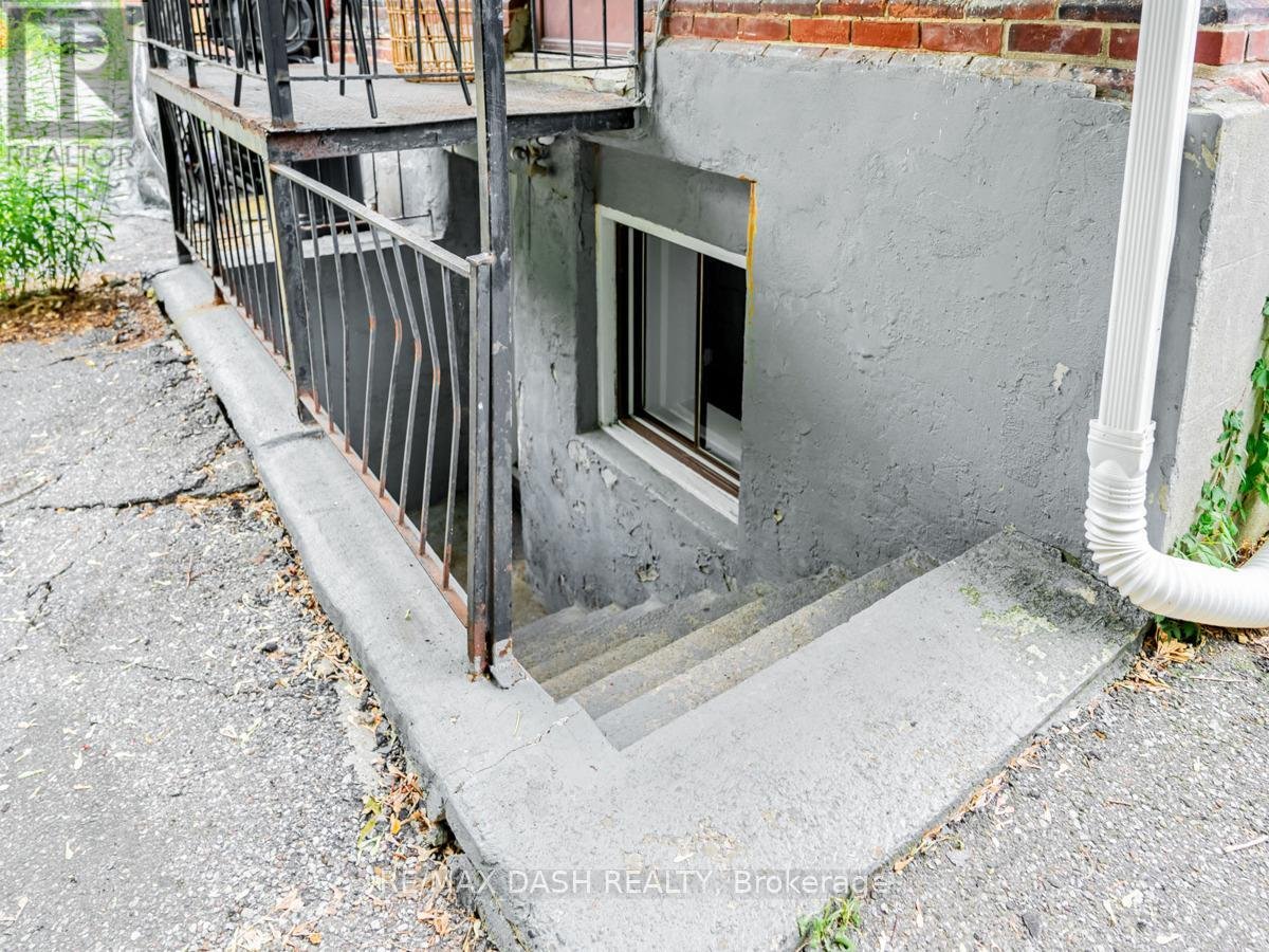 B2 - 663 HURON STREET - Photo 4