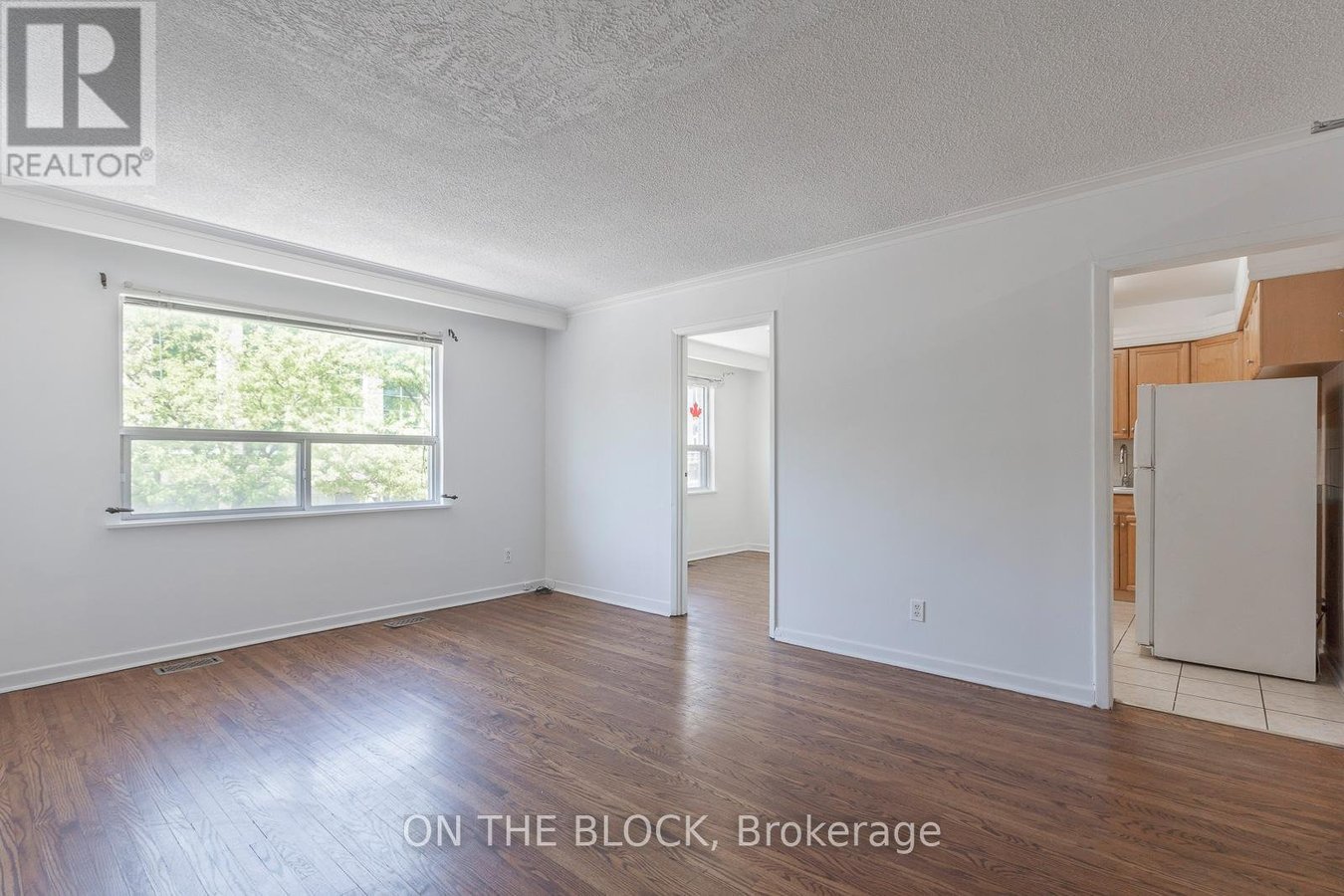 2 - 883 ST CLAIR AVENUE W - Photo 4