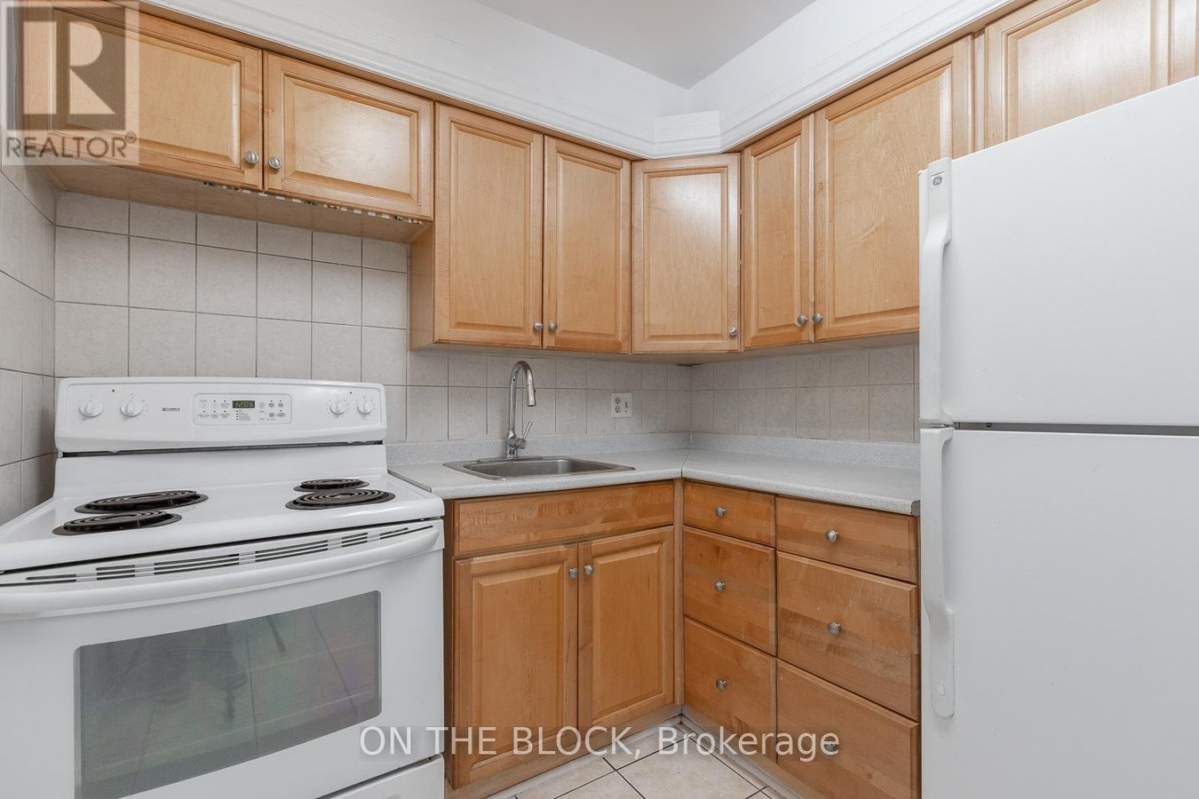 2 - 883 ST CLAIR AVENUE W - Photo 8