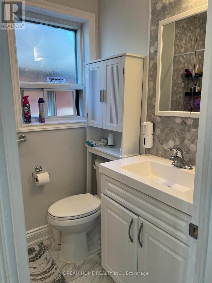 UPPER - 376 BLACKTHORN AVENUE - Photo 11