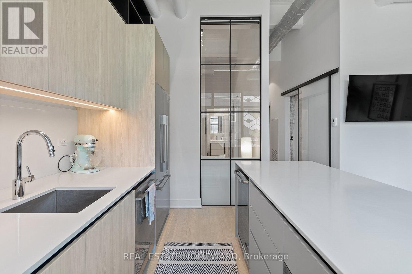 207 - 150 LOGAN AVENUE - Photo 6