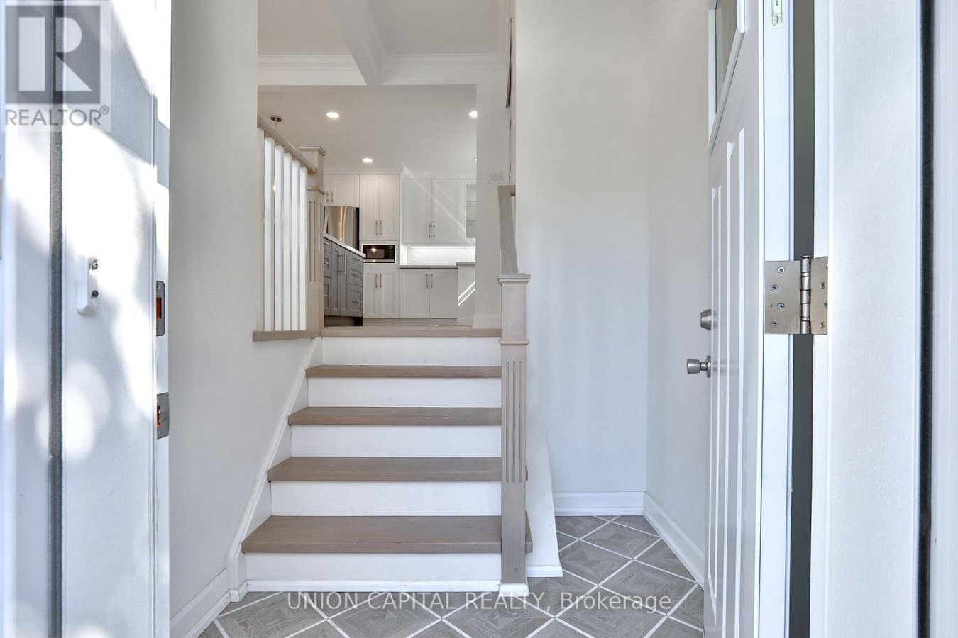MAIN - 168 OLD SHEPPARD AVENUE - Photo 2