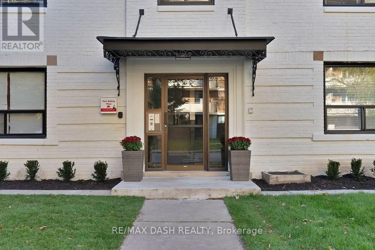5 - 50 RAGLAN AVENUE - Photo 2