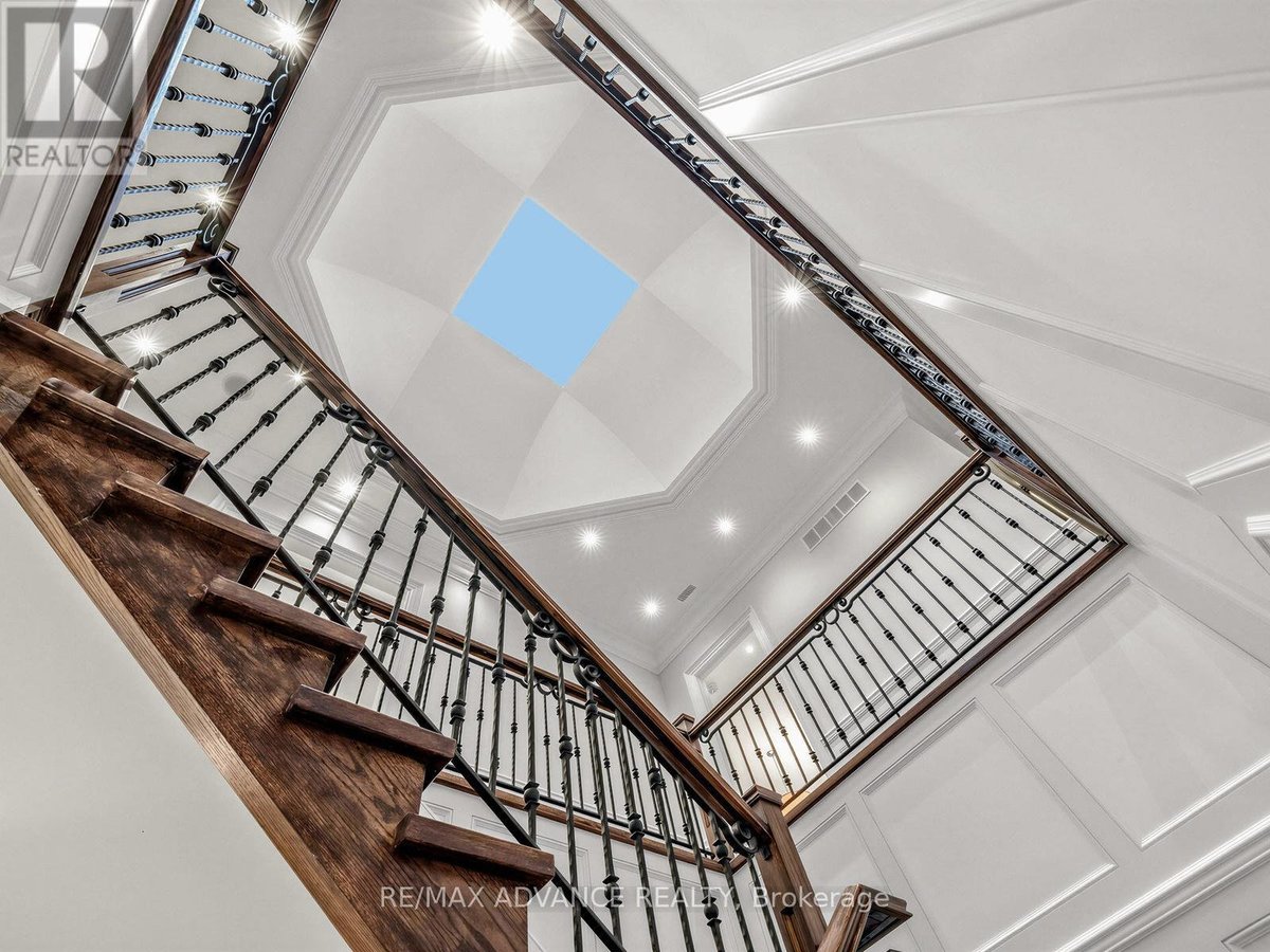 5 LLOYDMINSTER CRESCENT - Photo 3