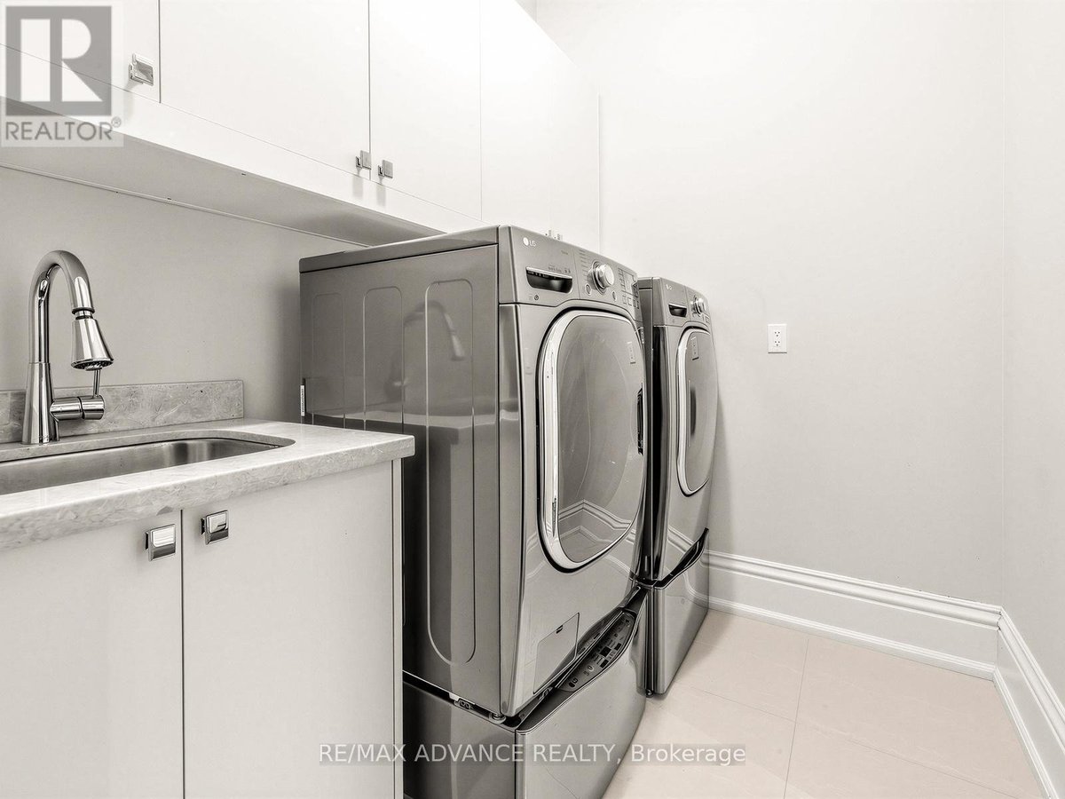 5 LLOYDMINSTER CRESCENT - Photo 36
