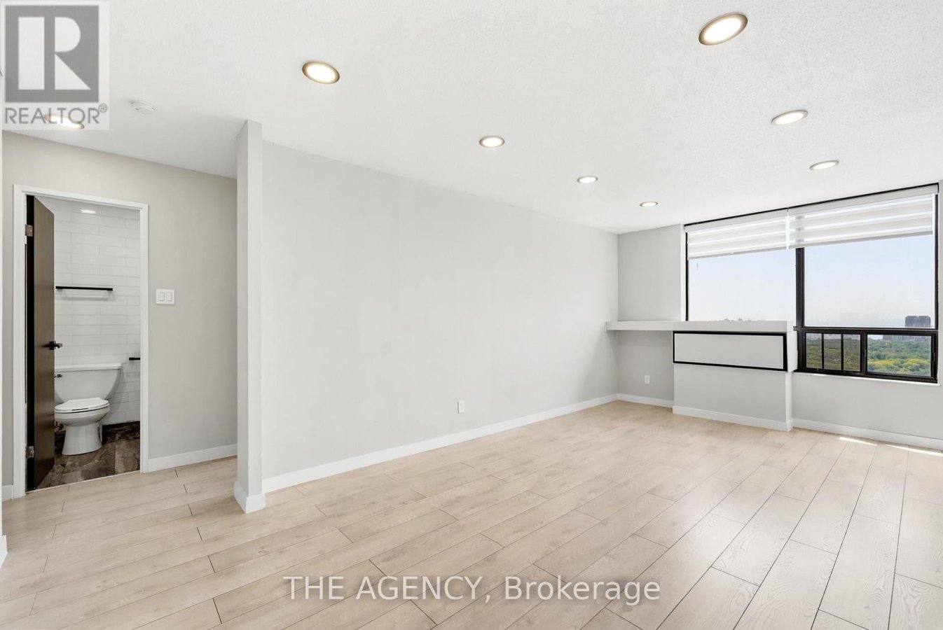 2911A - 2350 DUNDAS STREET W - Photo 1