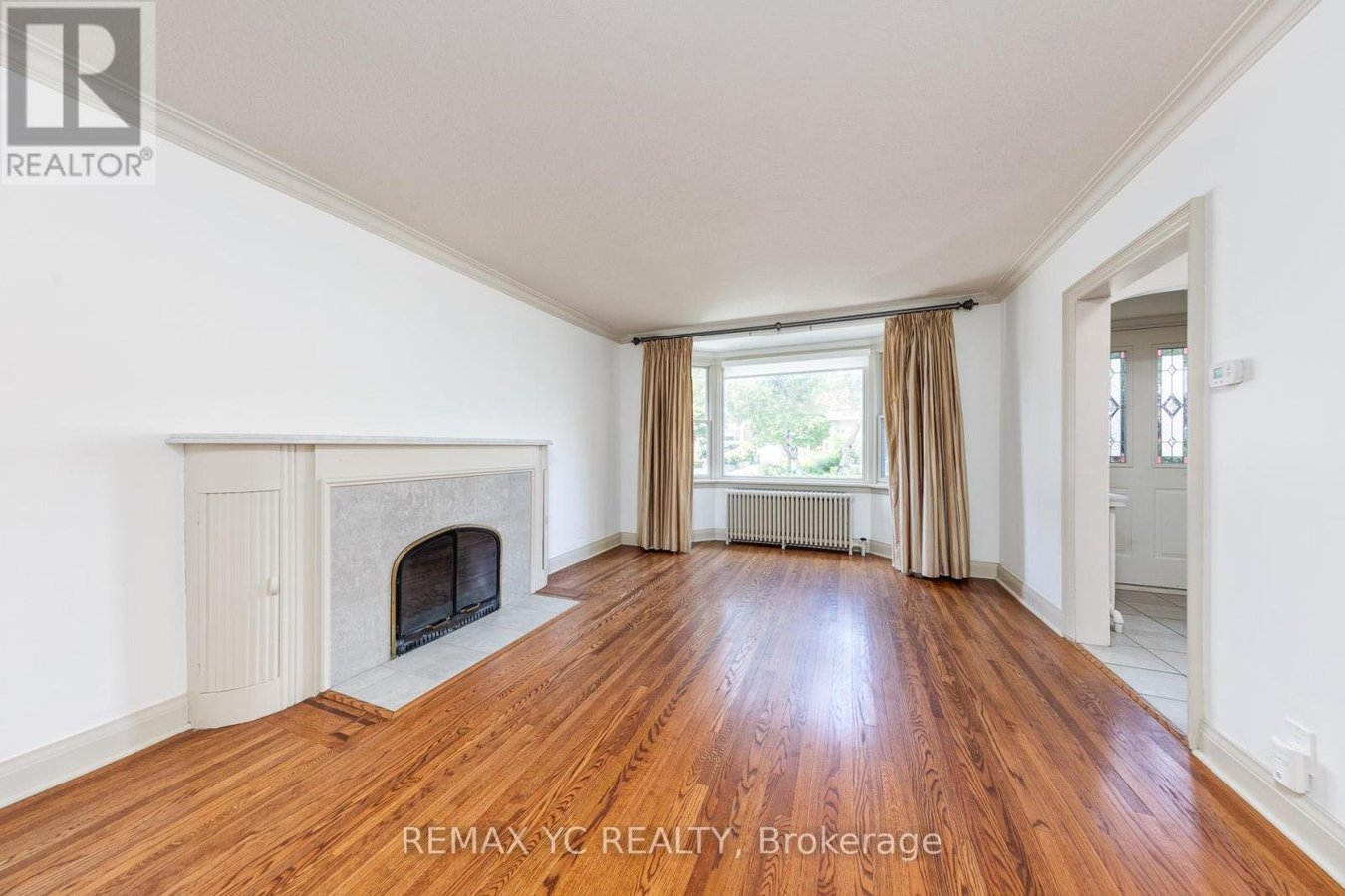 425 BROADWAY AVENUE - Photo 2