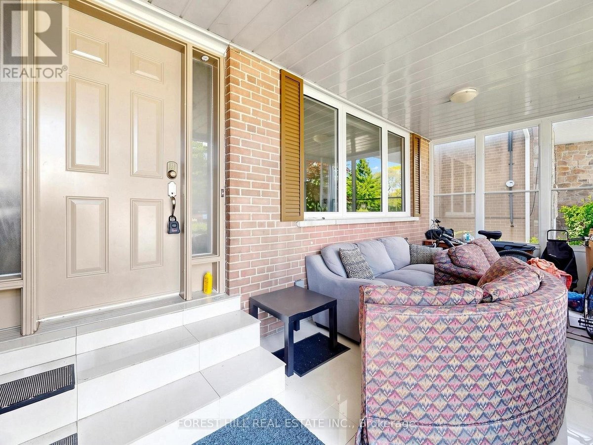 32 WYCLIFFE CRESCENT - Photo 4