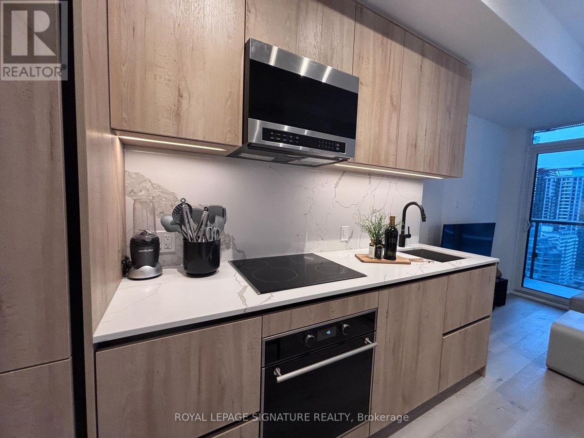 2104 - 127 BROADWAY AVENUE - Photo 2