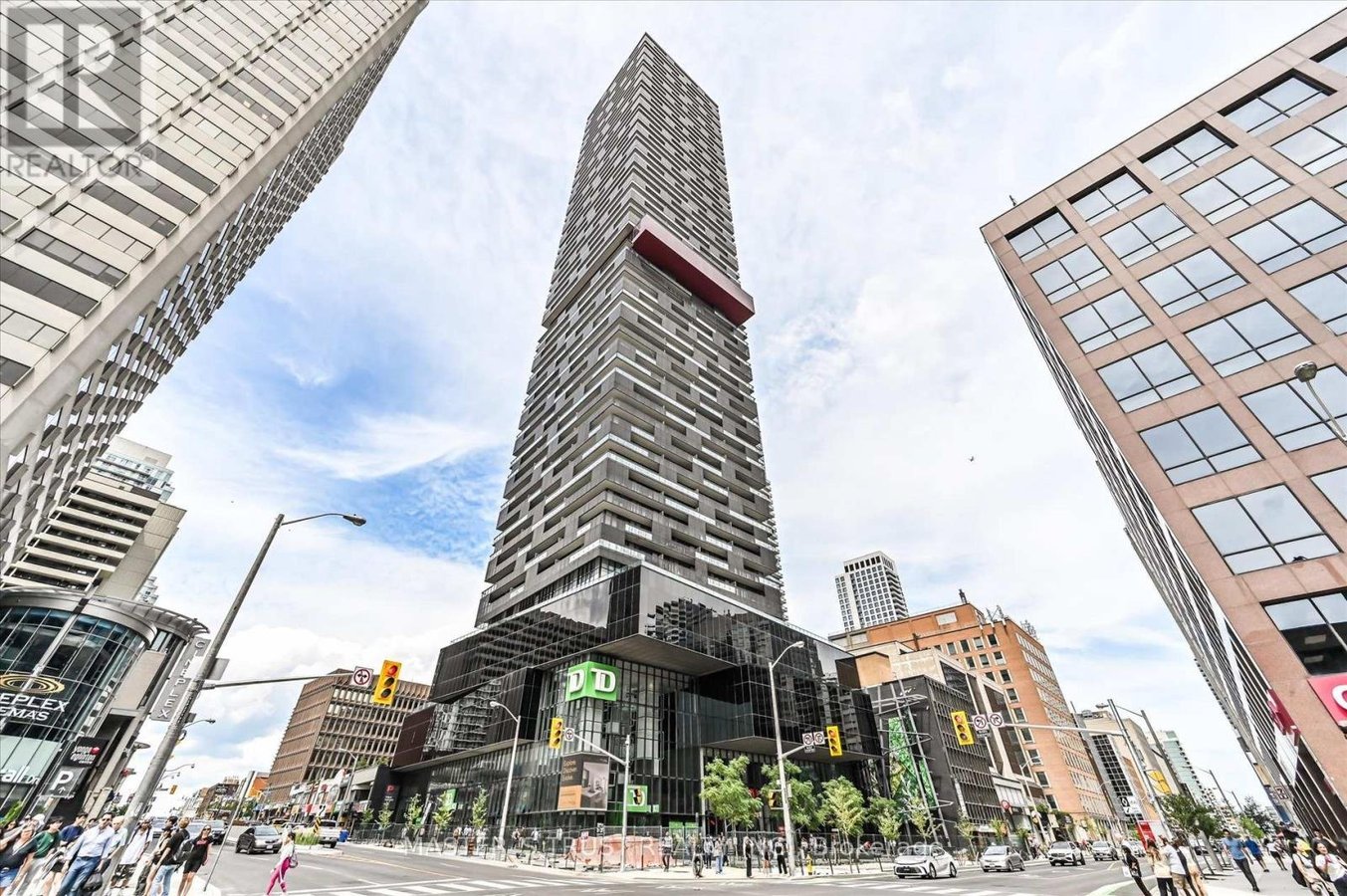 PH5801 - 8 EGLINTON AVENUE E - Photo 1