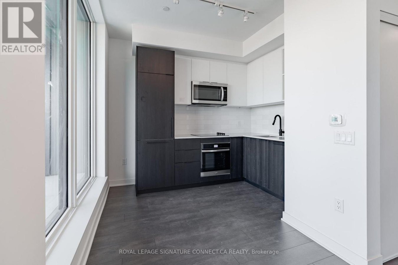 815 - 1185 DUPONT STREET - Photo 3