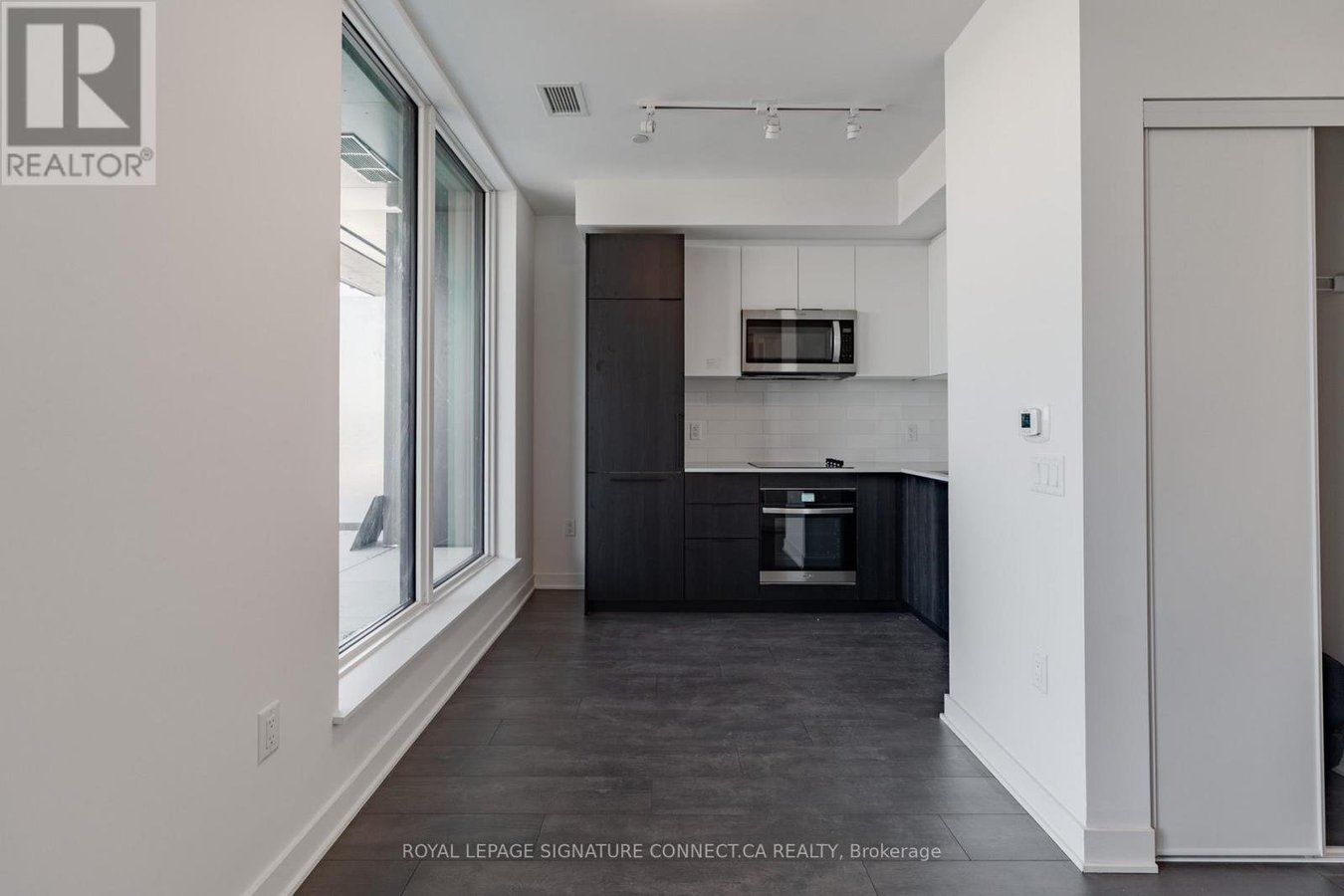 815 - 1185 DUPONT STREET - Photo 4