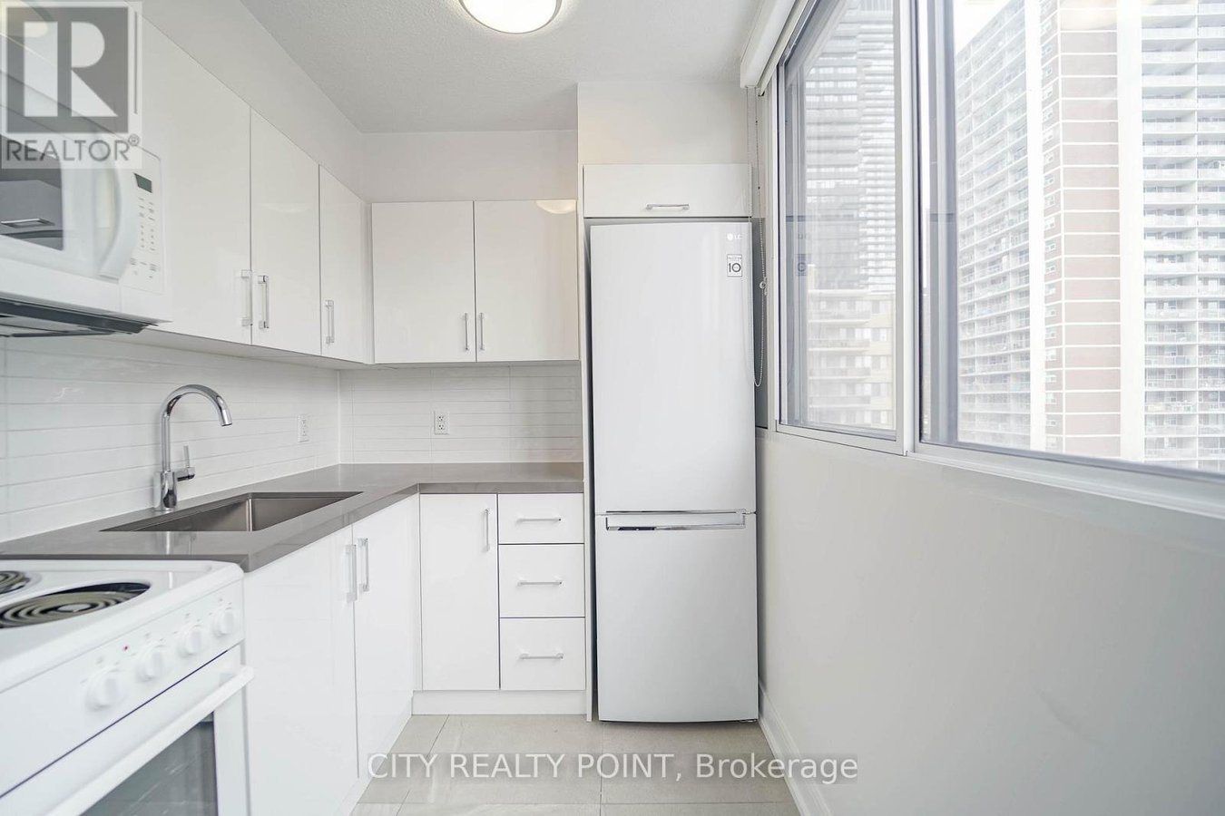 2405 - 33 ISABELLA STREET - Photo 4