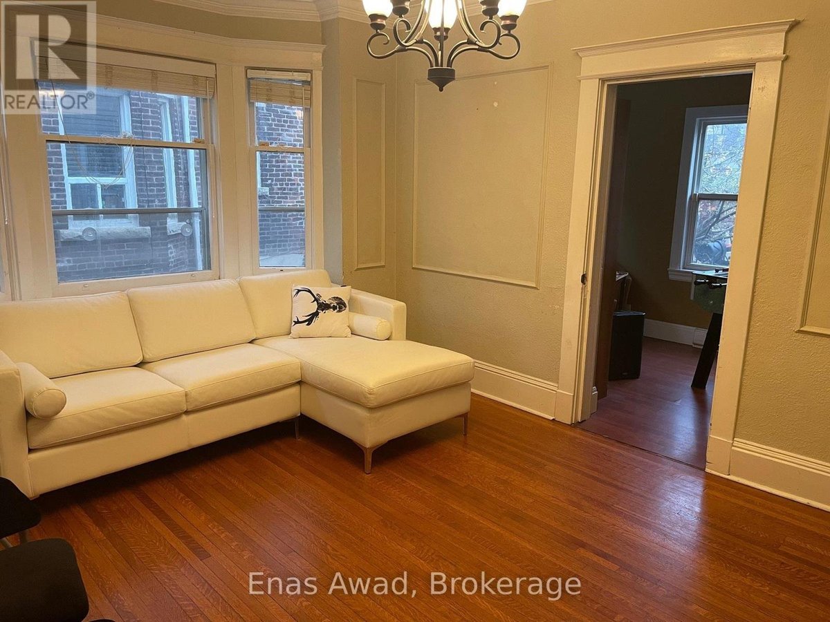738 MANNING AVENUE - Photo 5