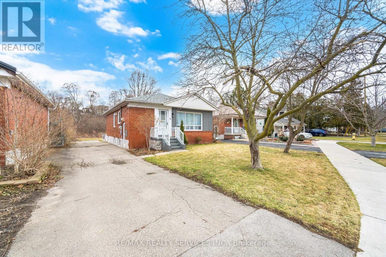UPPER - 6 BONNYVIEW DRIVE - Photo 2