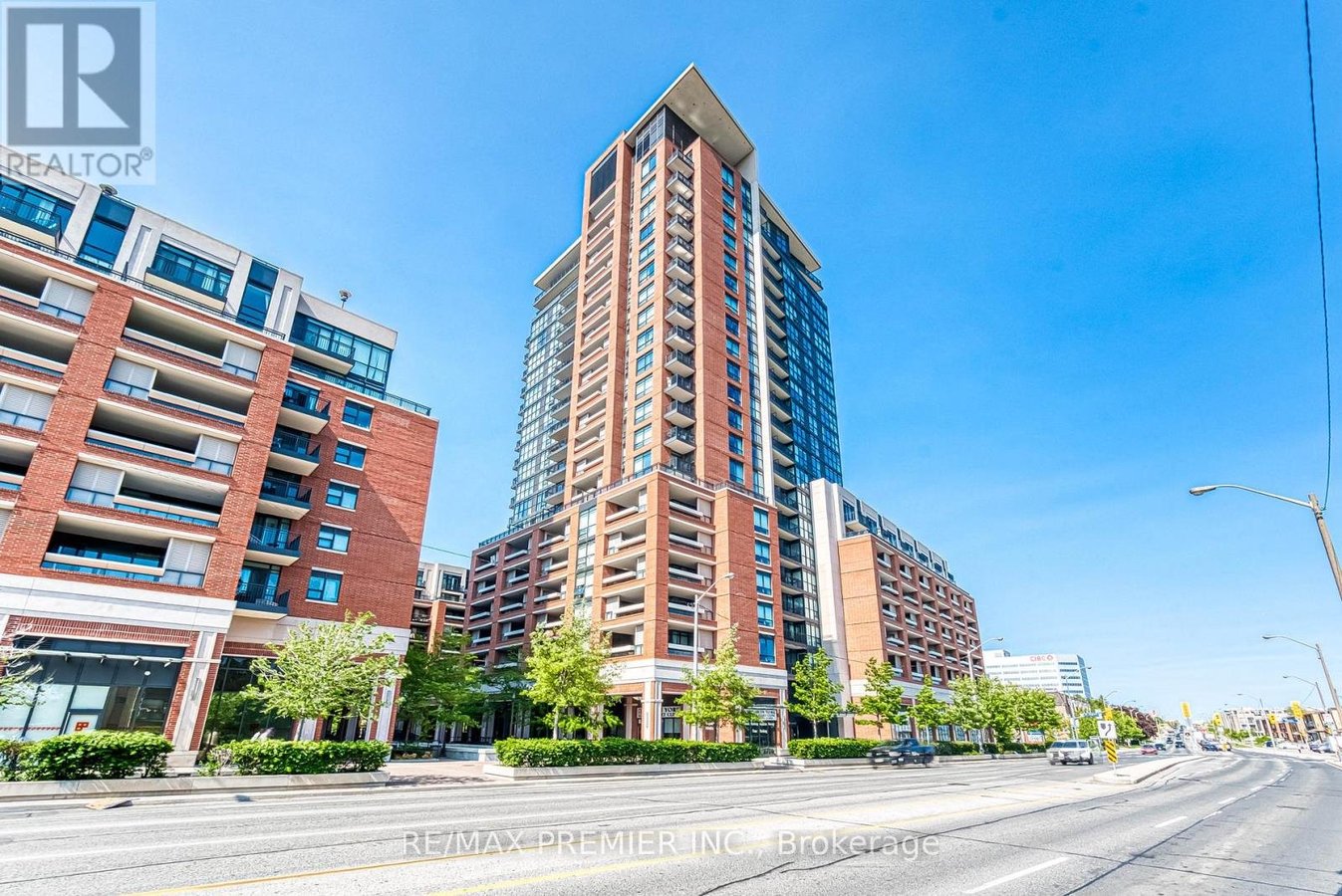 2013 - 800 LAWRENCE AVENUE W - Photo 2