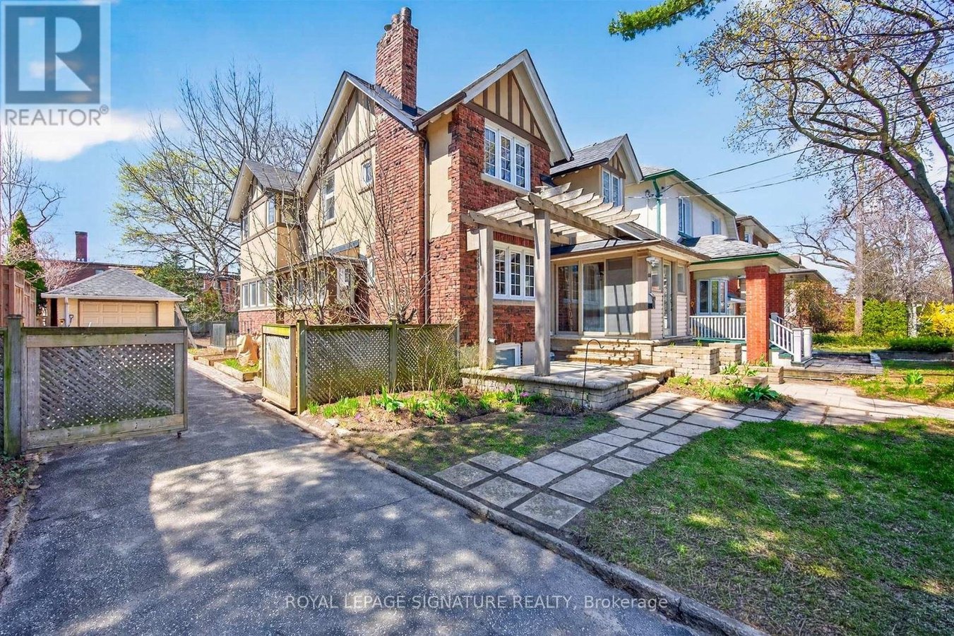 426 ARMADALE AVENUE - Photo 1