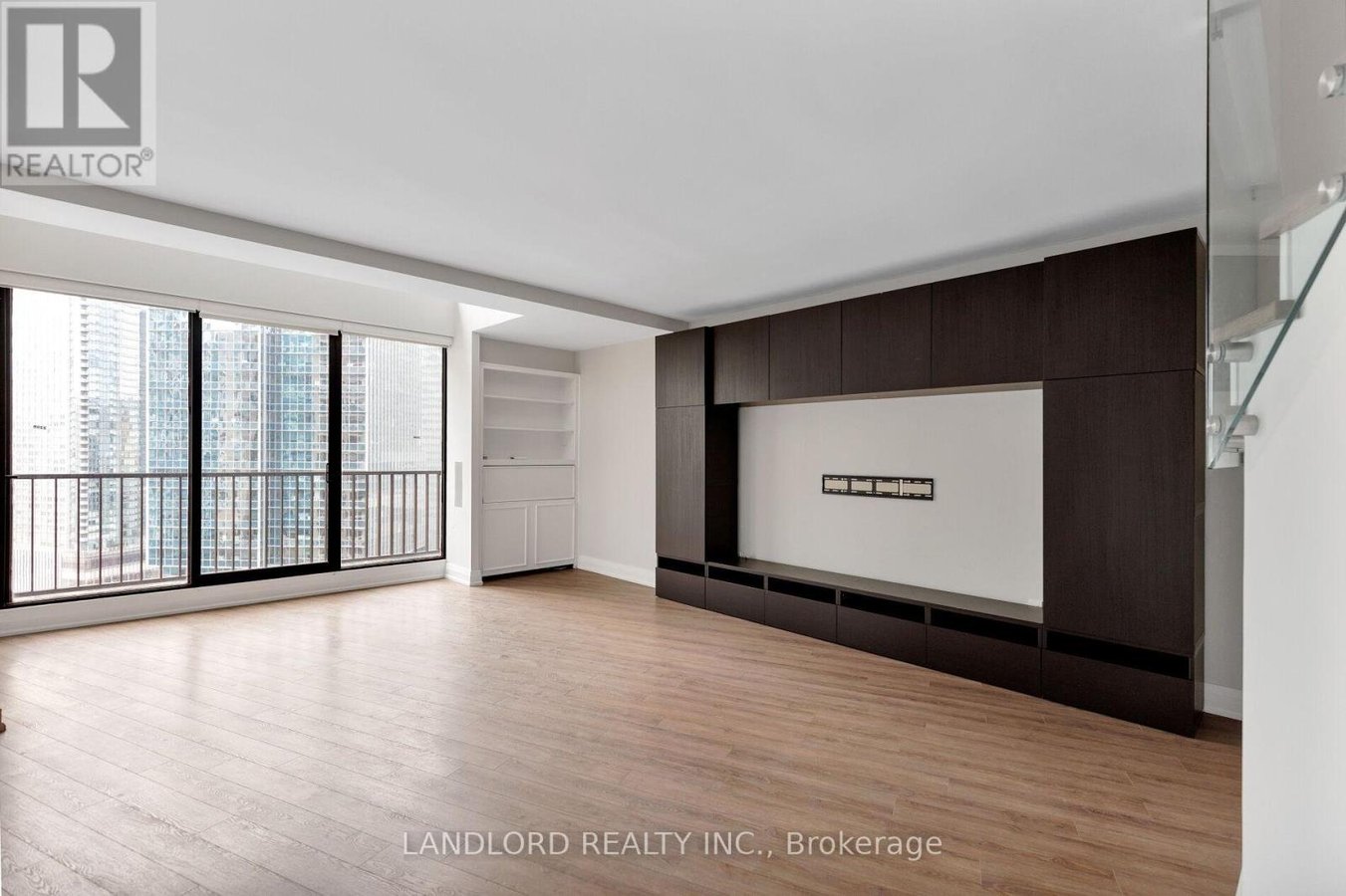 2208 - 33 HARBOUR SQUARE - Photo 9