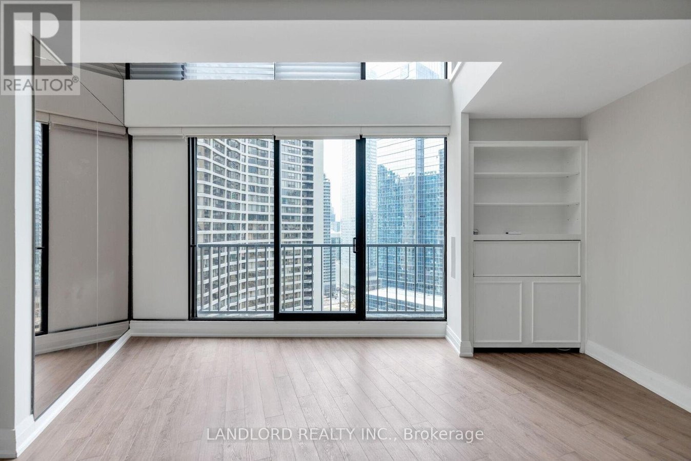 2208 - 33 HARBOUR SQUARE - Photo 12
