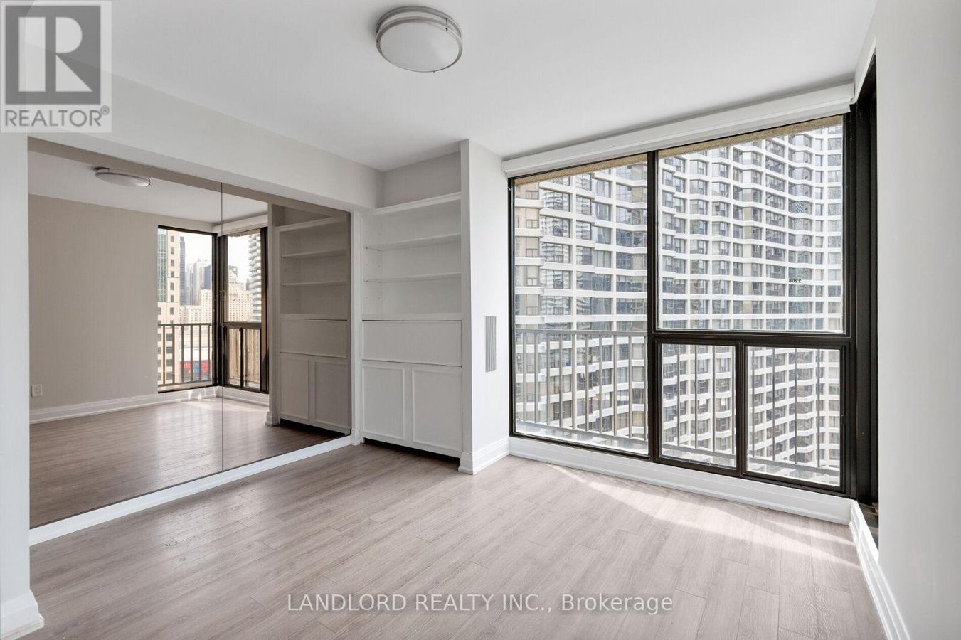 2208 - 33 HARBOUR SQUARE - Photo 14