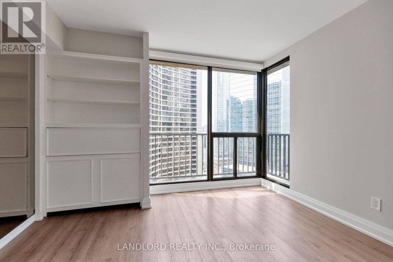 2208 - 33 HARBOUR SQUARE - Photo 15