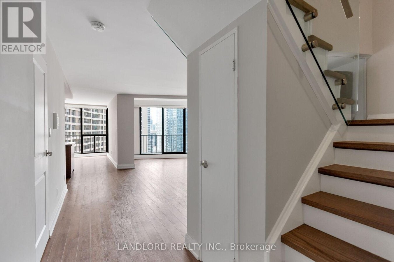 2208 - 33 HARBOUR SQUARE - Photo 19