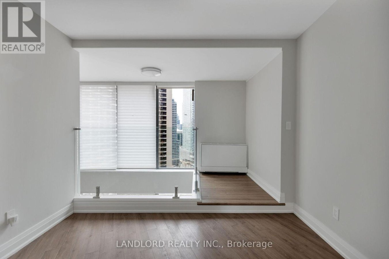 2208 - 33 HARBOUR SQUARE - Photo 31