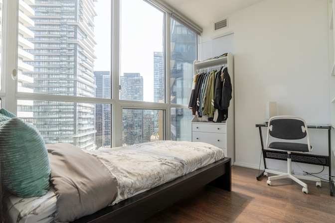 Charles Street East - Photo 1