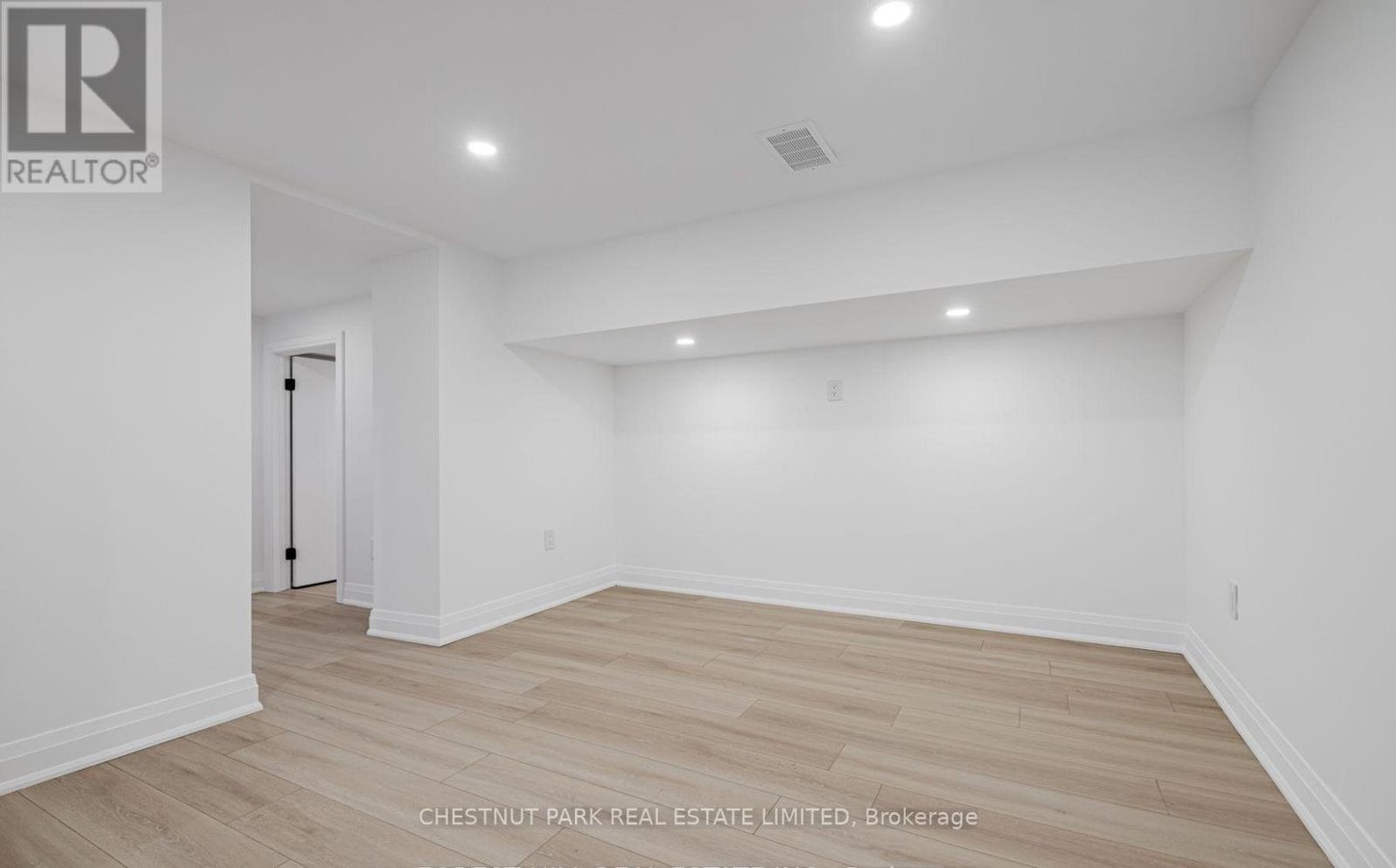562 DELORAINE AVENUE - Photo 2