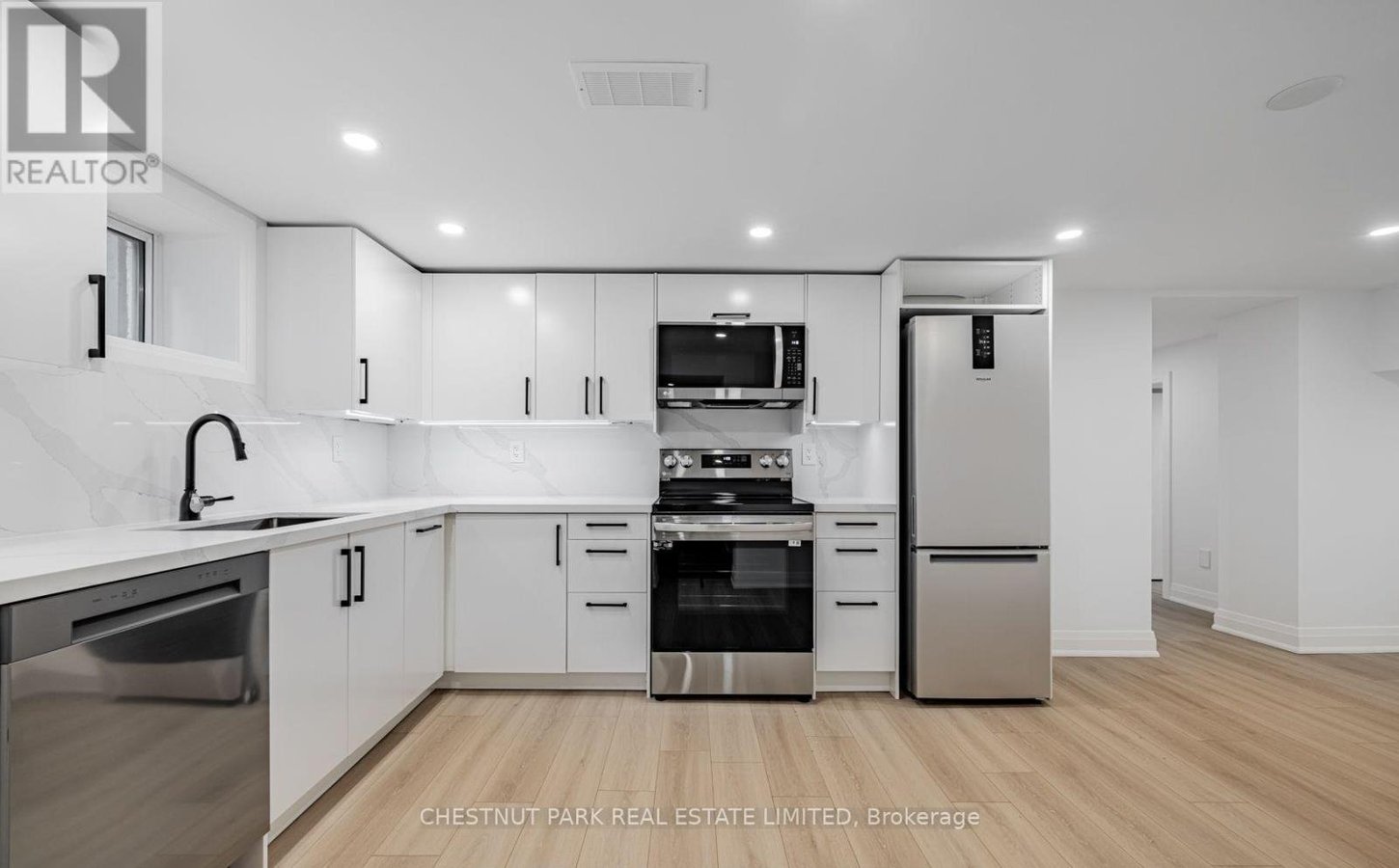 562 DELORAINE AVENUE - Photo 8