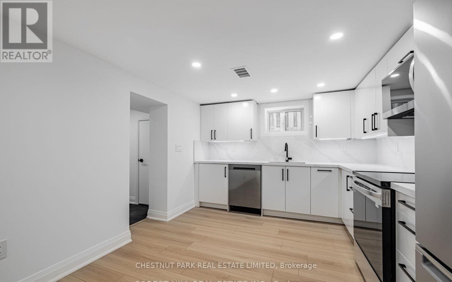562 DELORAINE AVENUE - Photo 10
