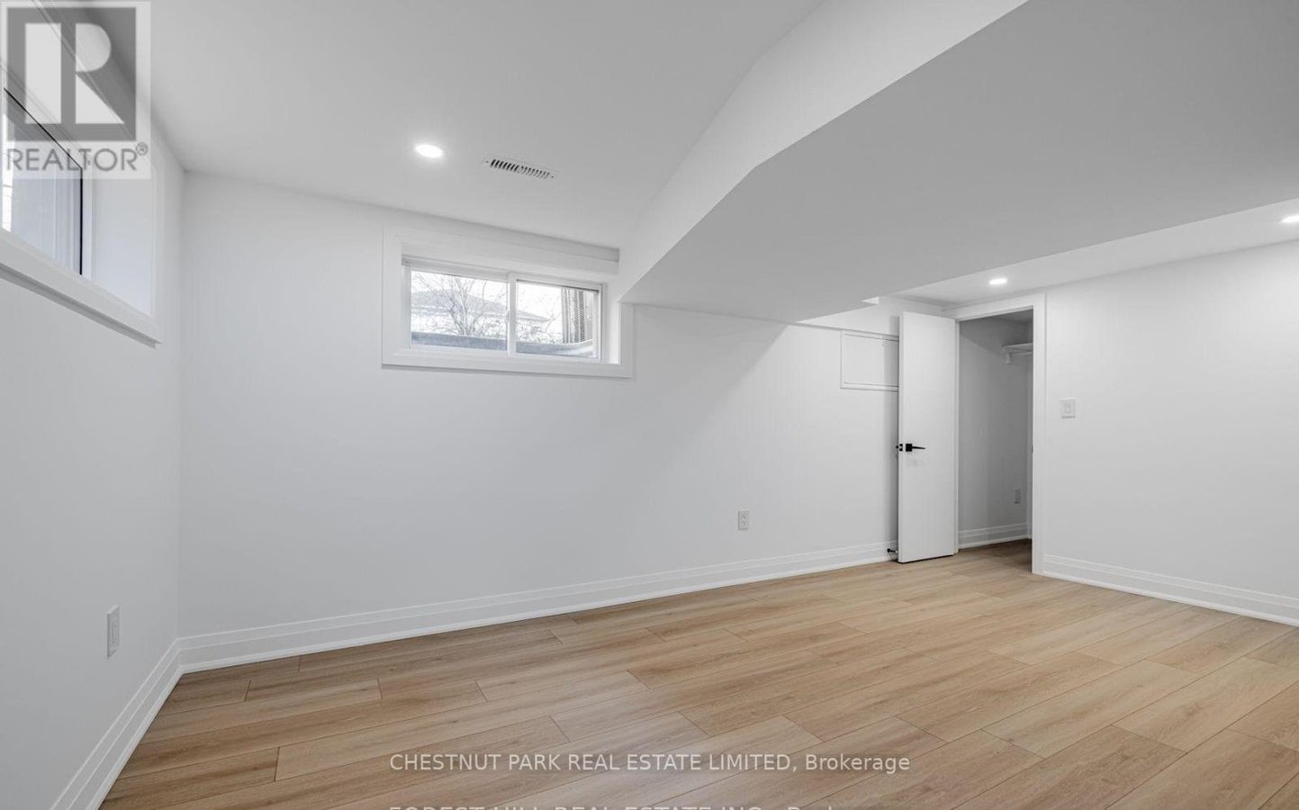 562 DELORAINE AVENUE - Photo 13