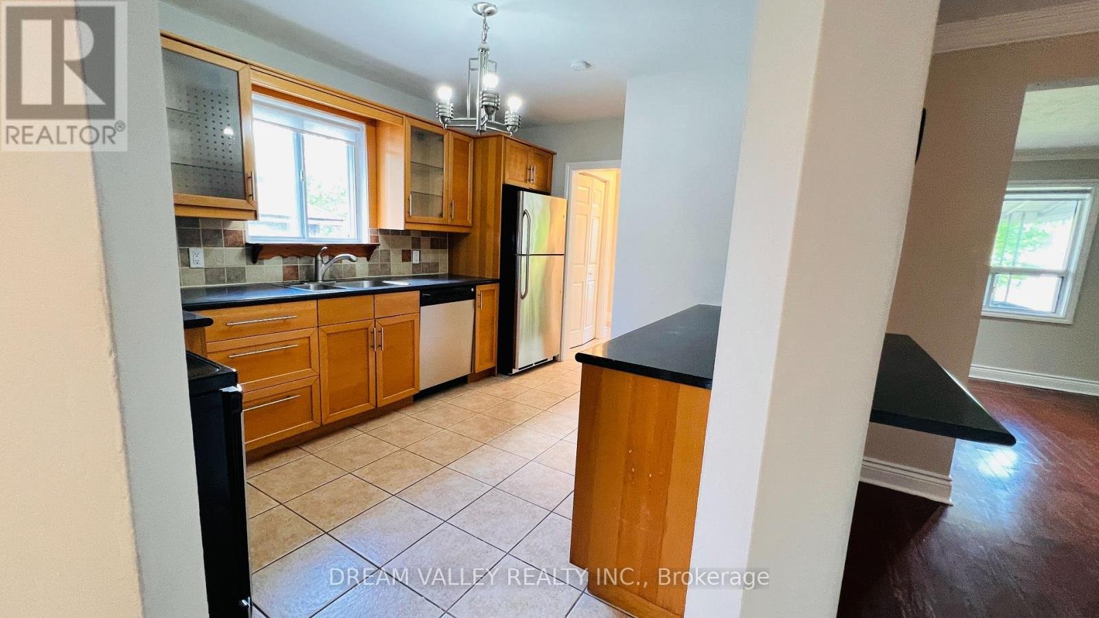MAIN - 55 COLONIAL AVENUE - Photo 5