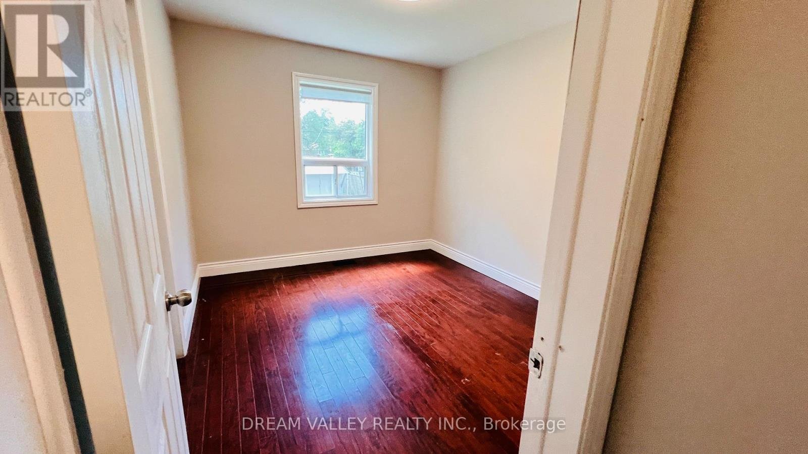MAIN - 55 COLONIAL AVENUE - Photo 15