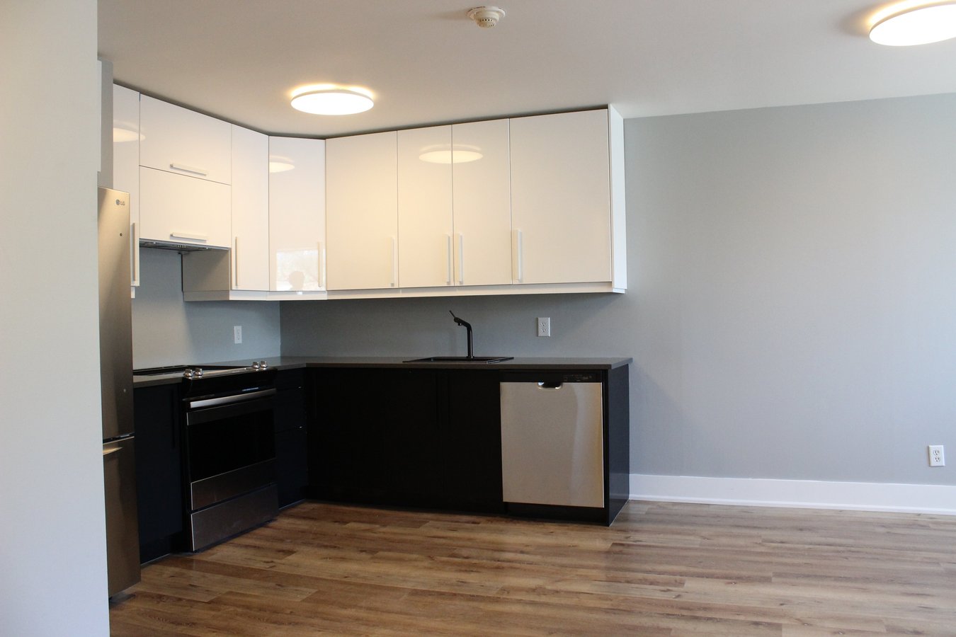 1513 Gerrard Street East - Photo 2