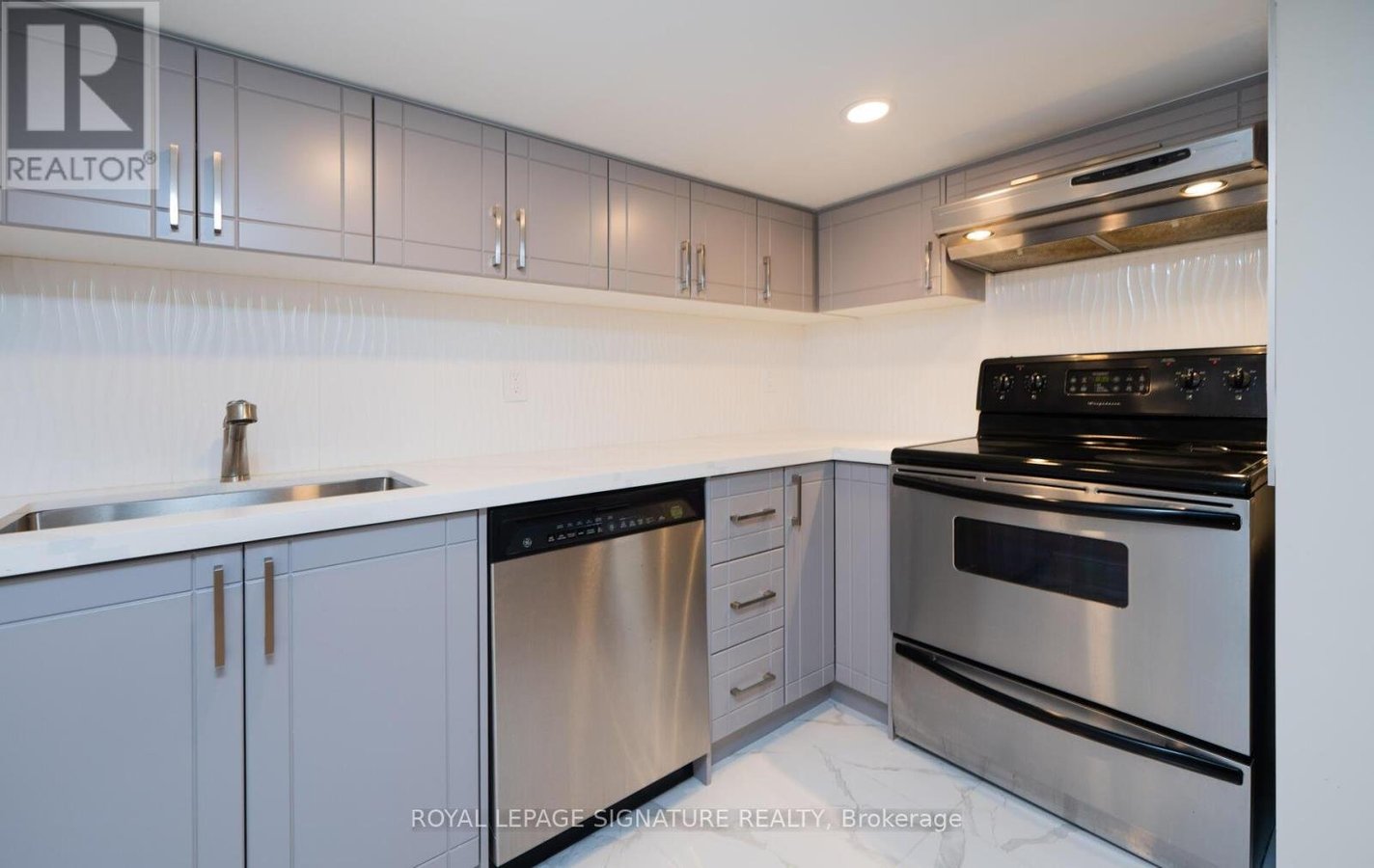 BSMT - 263 HOUNSLOW AVENUE - Photo 1