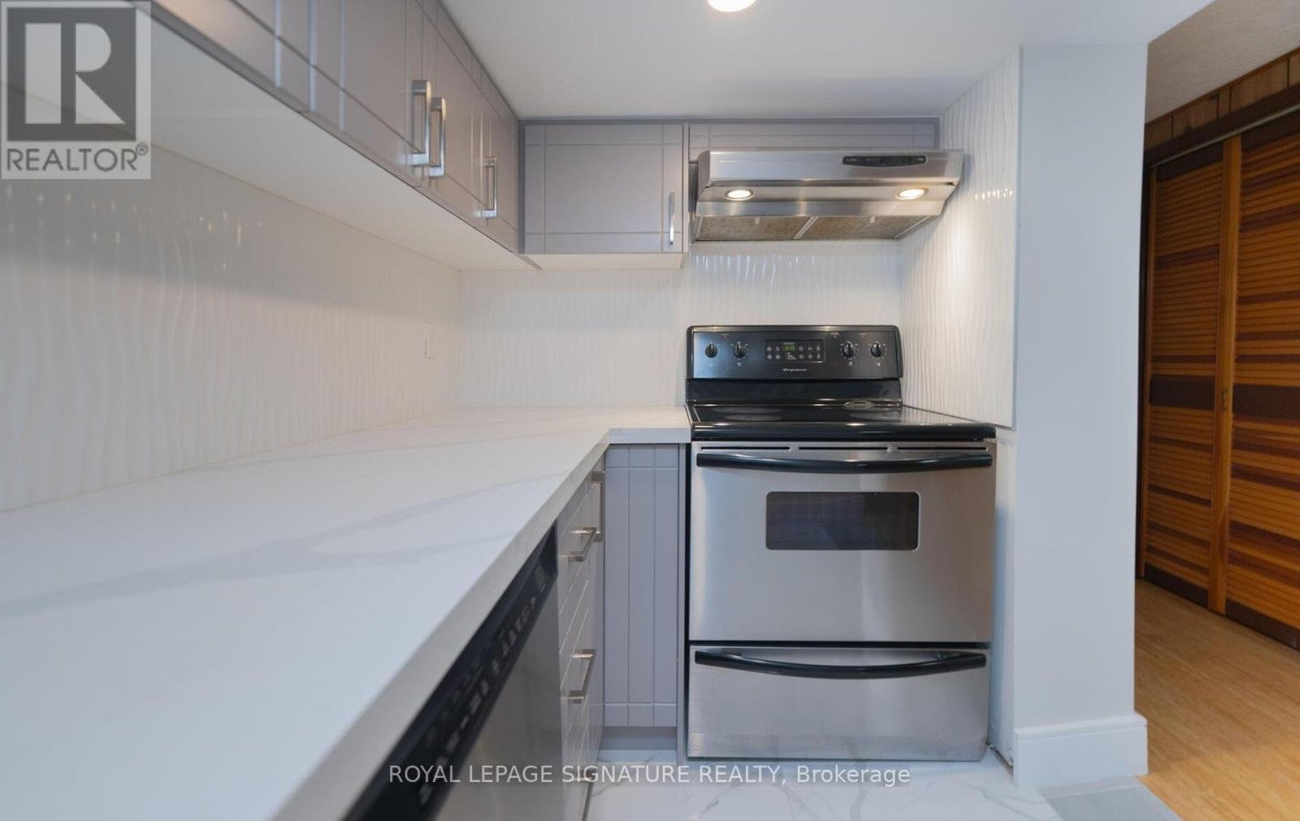 BSMT - 263 HOUNSLOW AVENUE - Photo 3