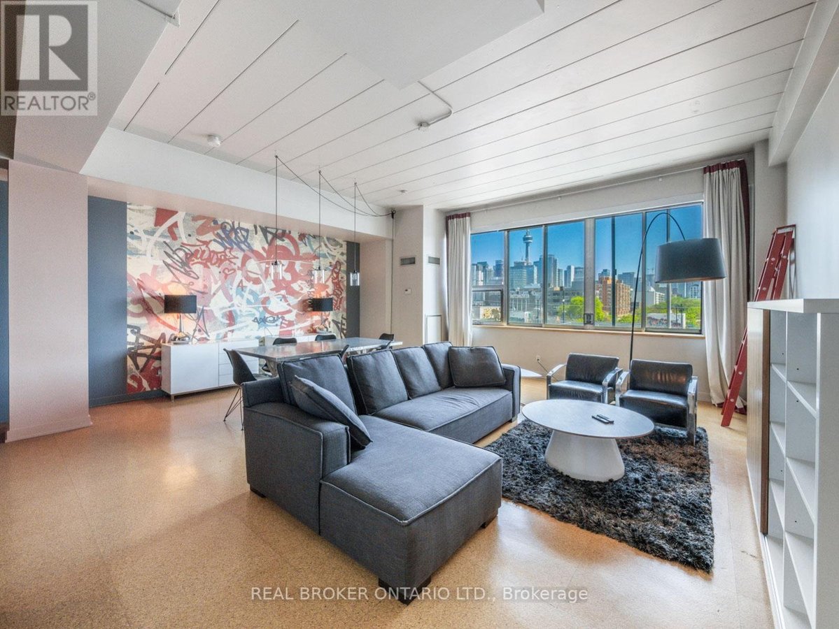 405 - 160 BALDWIN STREET - Photo 1