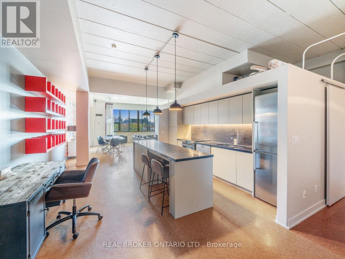 405 - 160 BALDWIN STREET - Photo 3