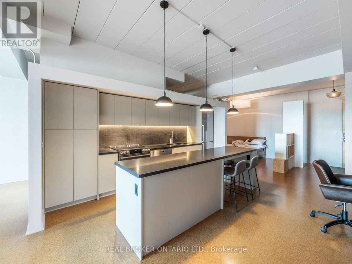 405 - 160 BALDWIN STREET - Photo 5