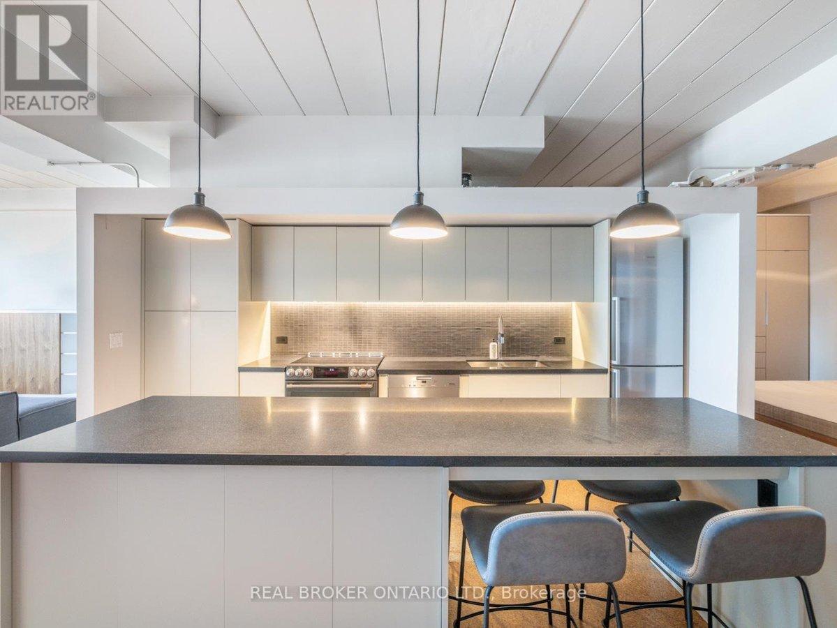405 - 160 BALDWIN STREET - Photo 6